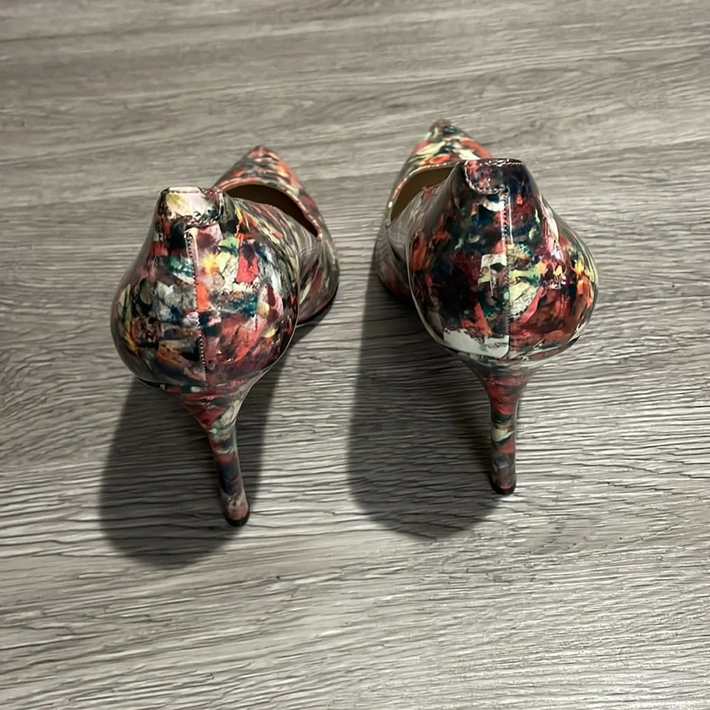 BCBGeneration Floral Close toe Heels - Picture 2 of 11